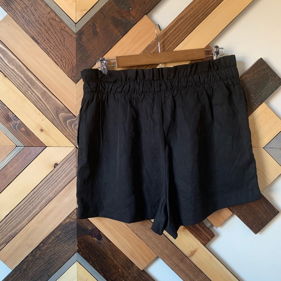 Socialite Paperbag Waist Shorts - Picture 2 of 3